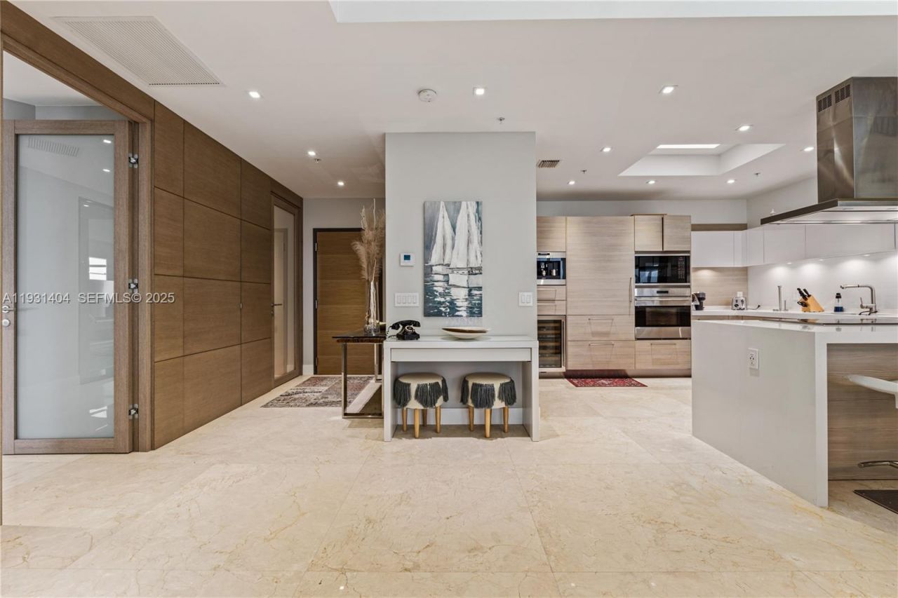17301 Biscayne Blvd, Unit PH-5, North Miami Beach, FL 33160 Photo