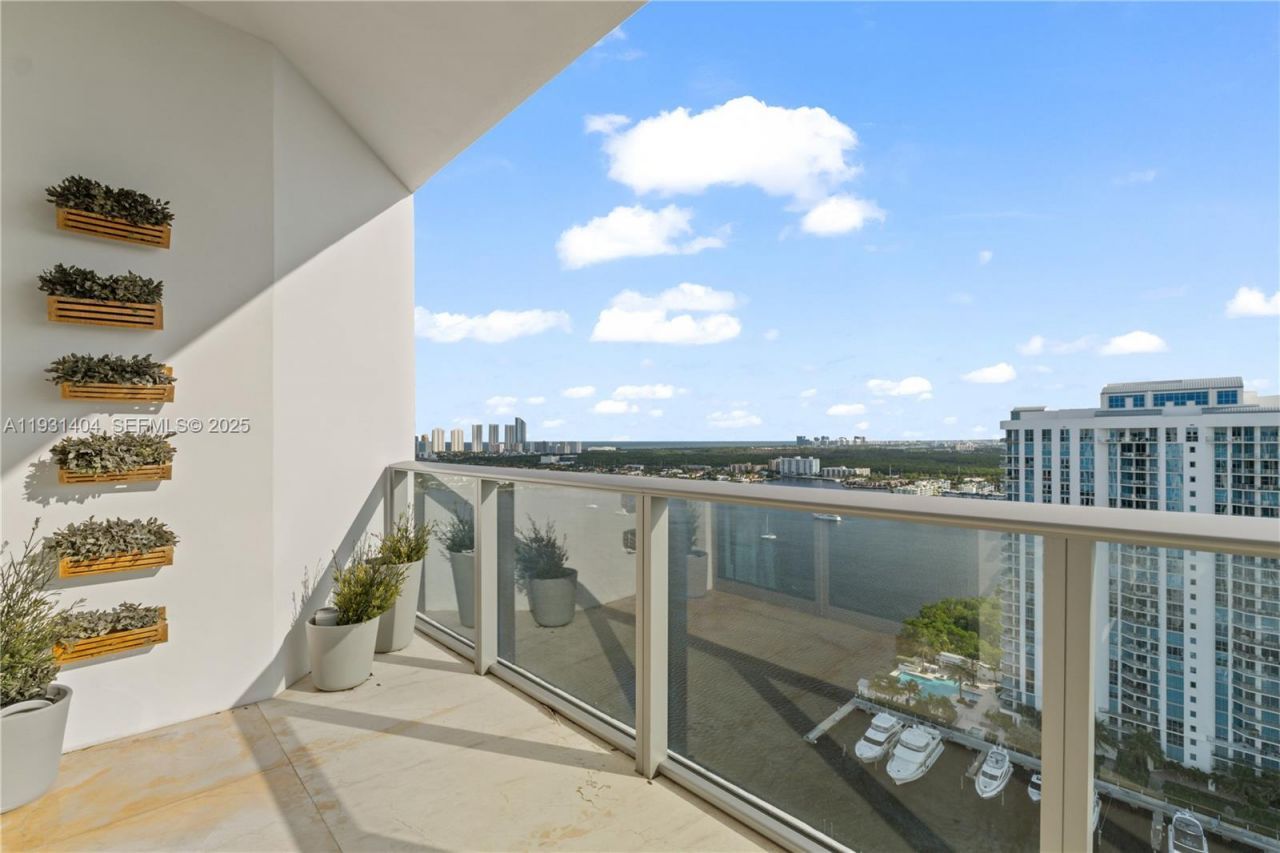 17301 Biscayne Blvd, Unit PH-5, North Miami Beach, FL 33160 Photo