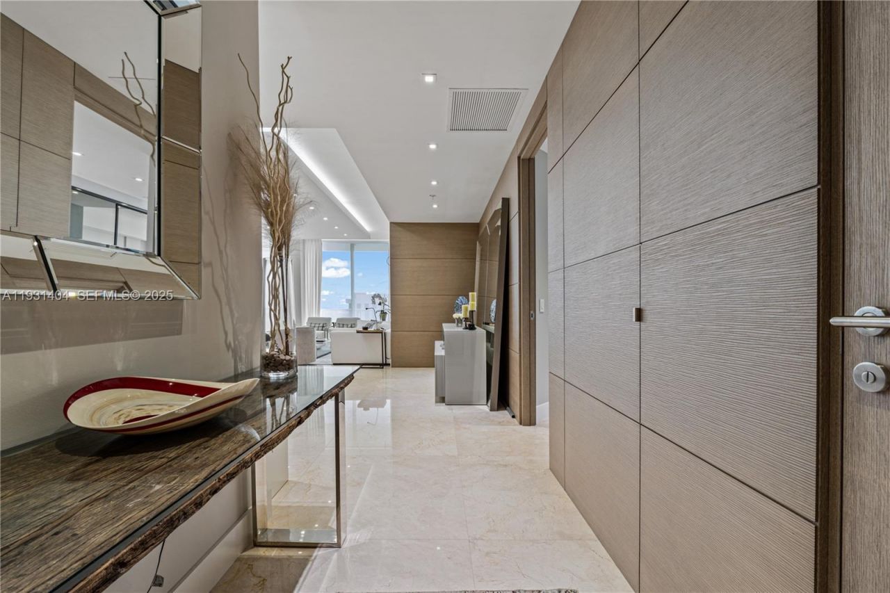 17301 Biscayne Blvd, Unit PH-5, North Miami Beach, FL 33160 Photo