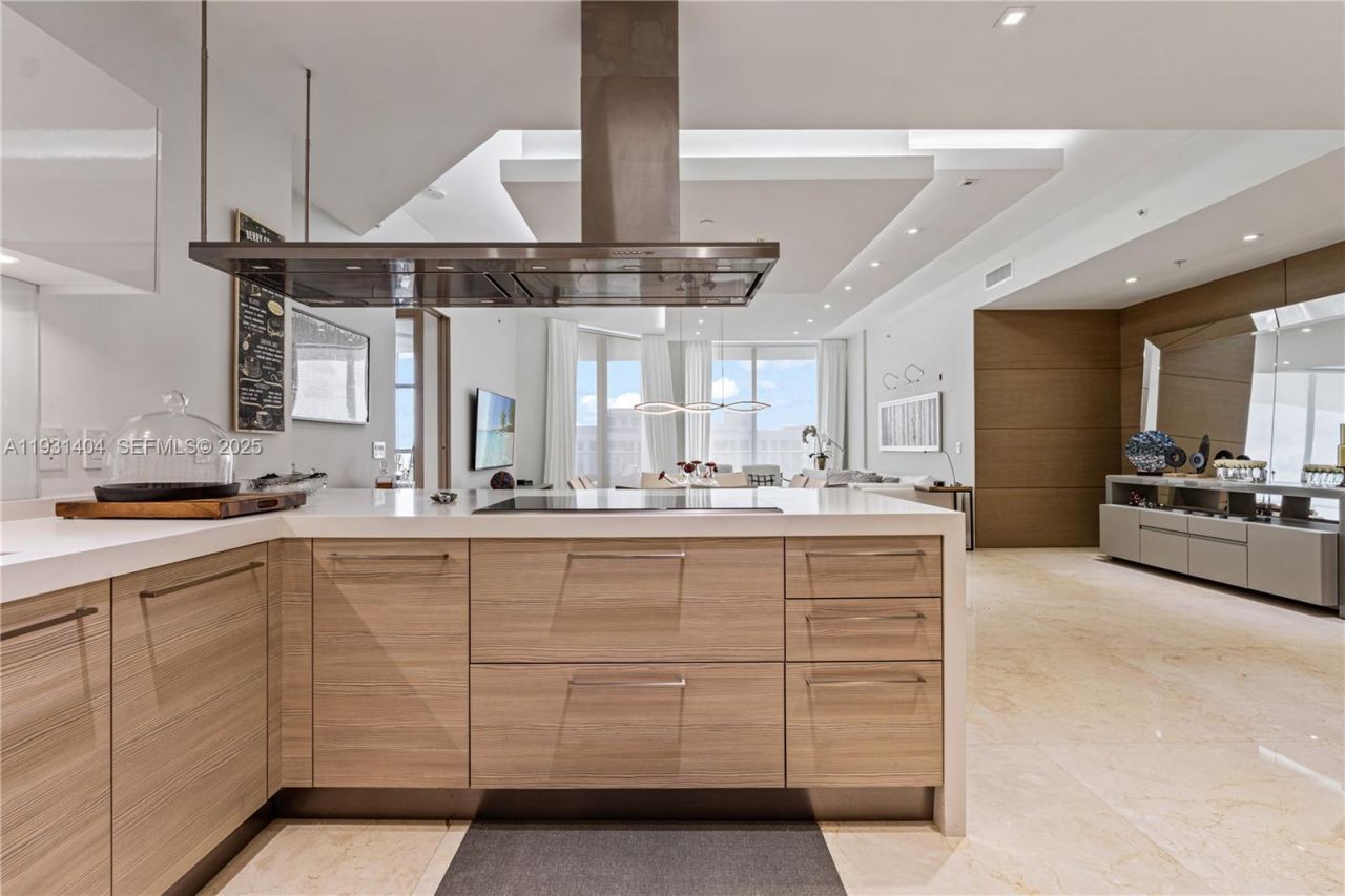 17301 Biscayne Blvd, Unit PH-5, North Miami Beach, FL 33160 Photo