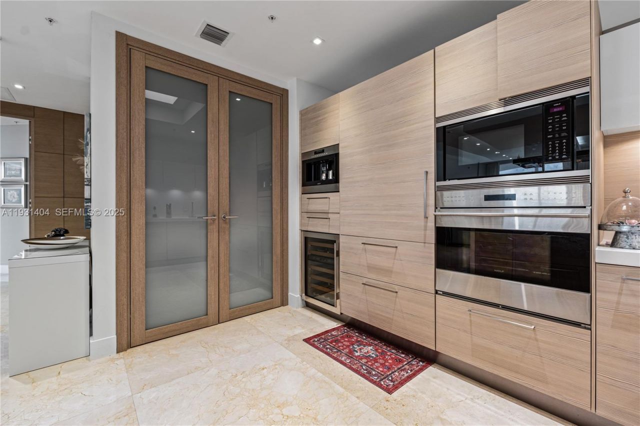 17301 Biscayne Blvd, Unit PH-5, North Miami Beach, FL 33160 Photo