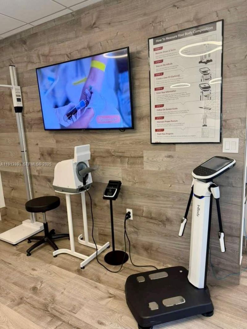 2500 E Hallandale Beach Blvd , Hallandale Beach, FL 33009 Photo