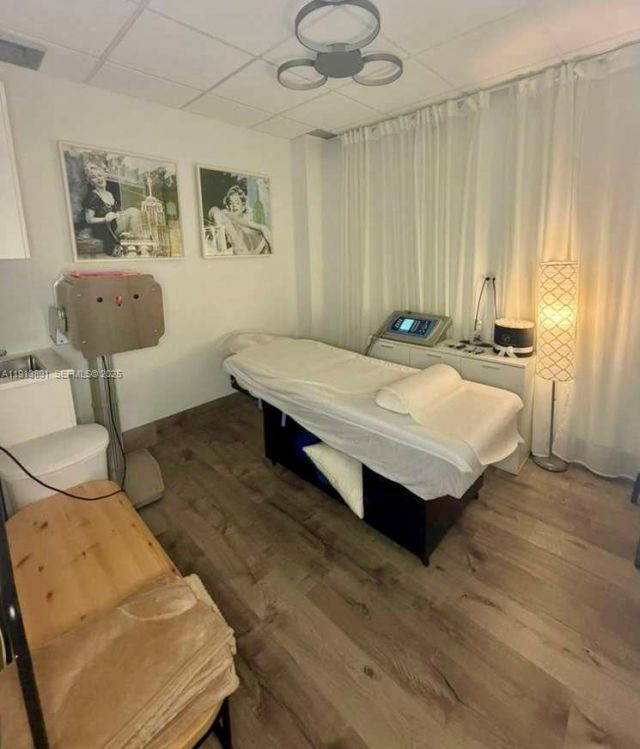 2500 E Hallandale Beach Blvd , Hallandale Beach, FL 33009 Photo