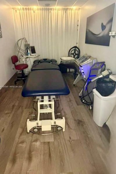 2500 E Hallandale Beach Blvd , Hallandale Beach, FL 33009 Photo