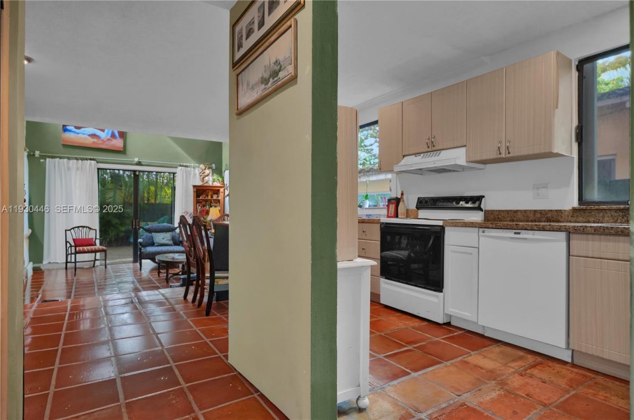 2790 SW 22nd Ave, Miami, FL 33133 Photo