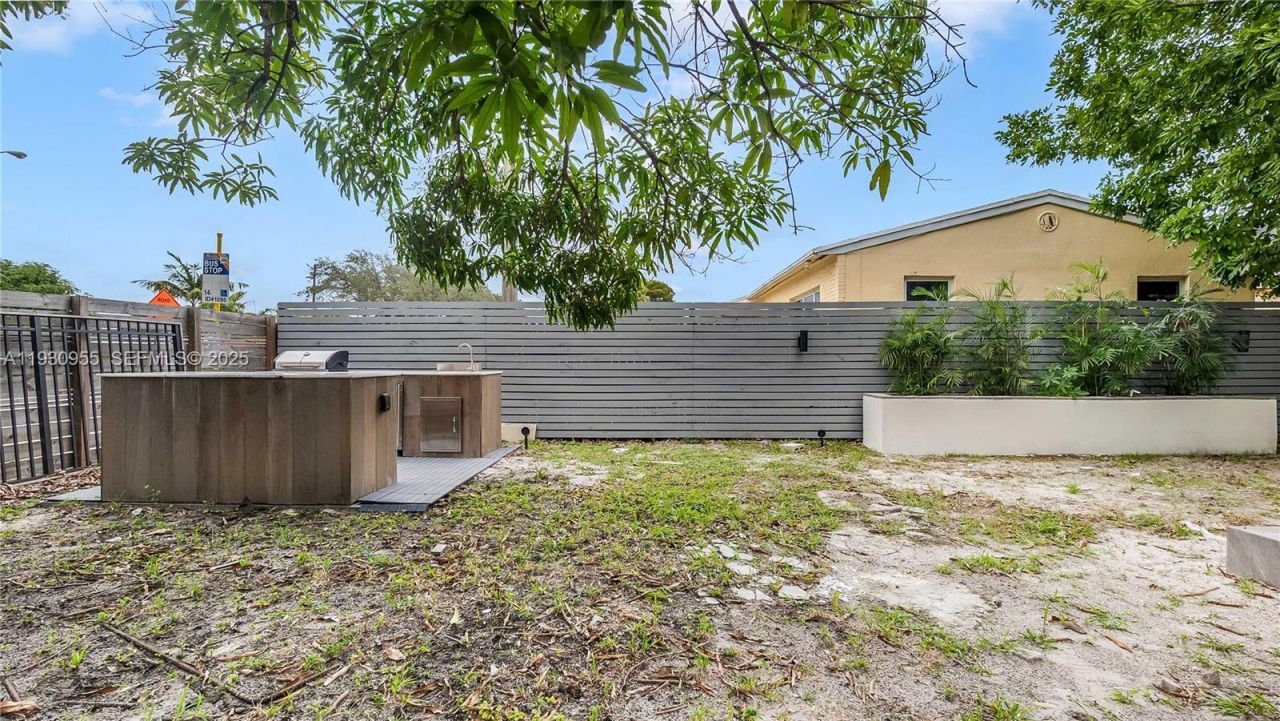 817 NW 17th St, Fort Lauderdale, FL 33311 Photo