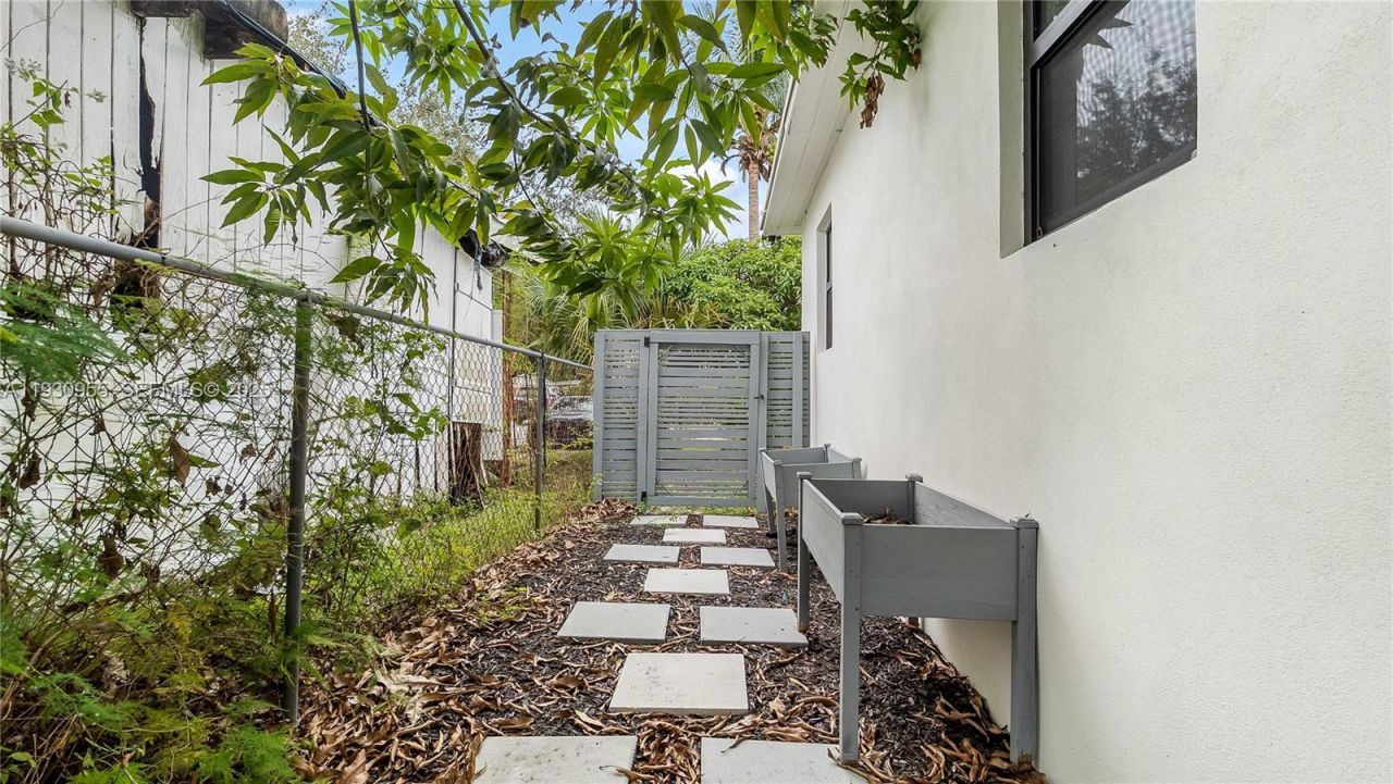 817 NW 17th St, Fort Lauderdale, FL 33311 Photo