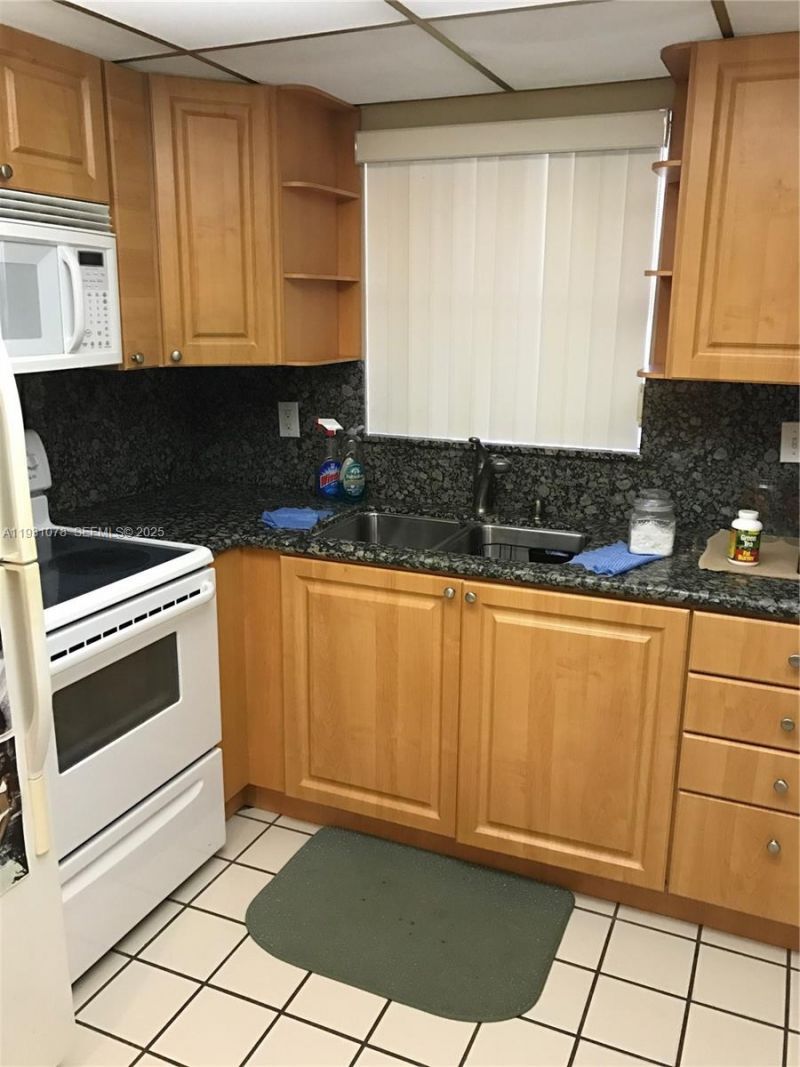 100 NW 87th Ave, Unit E102, Miami, FL 33172 Photo