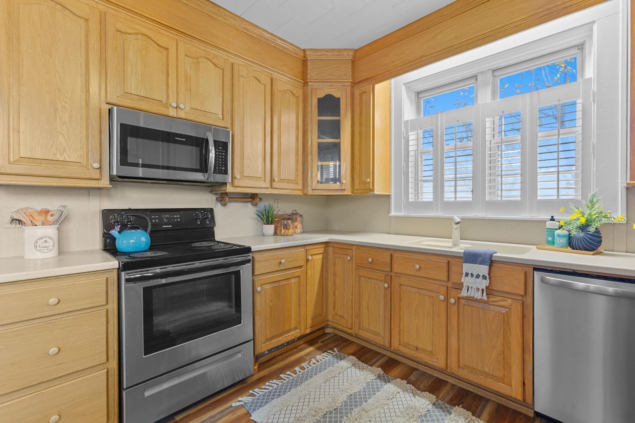 200 Broughton Road Photo 14