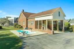 200 Broughton Road photo 4