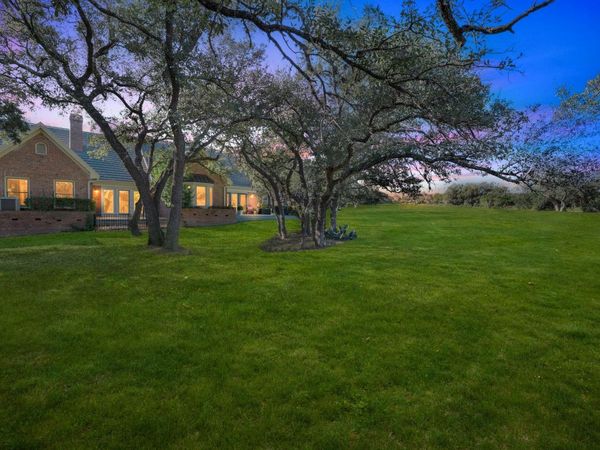 28 Tournament WAY, The Hills, TX 78738