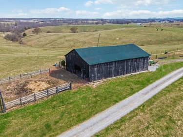 1630 Richmond Road, Berea, KY 40403