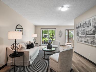 1940 Dupont Avenue S, Minneapolis, MN 55403