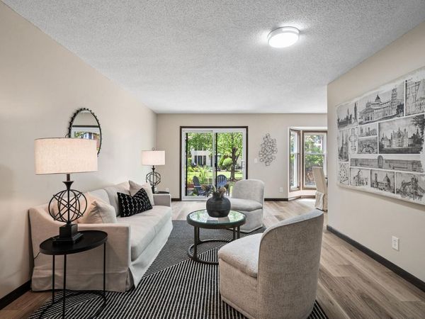 1940 Dupont Avenue S, Minneapolis, MN 55403