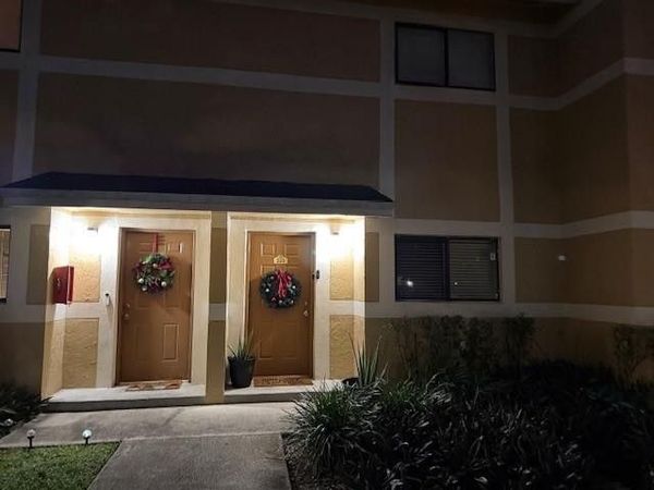 223 E Palm Circle, Unit 223, Pembroke Pines, FL 33025