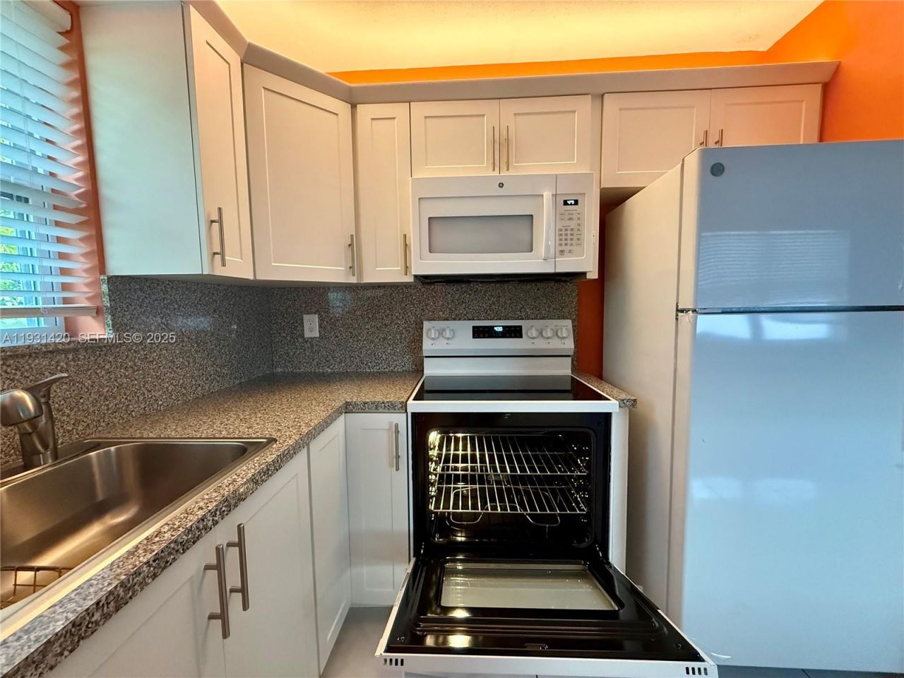 1301 N 12th Ct, Unit 4B, Hollywood, FL 33019 Photo