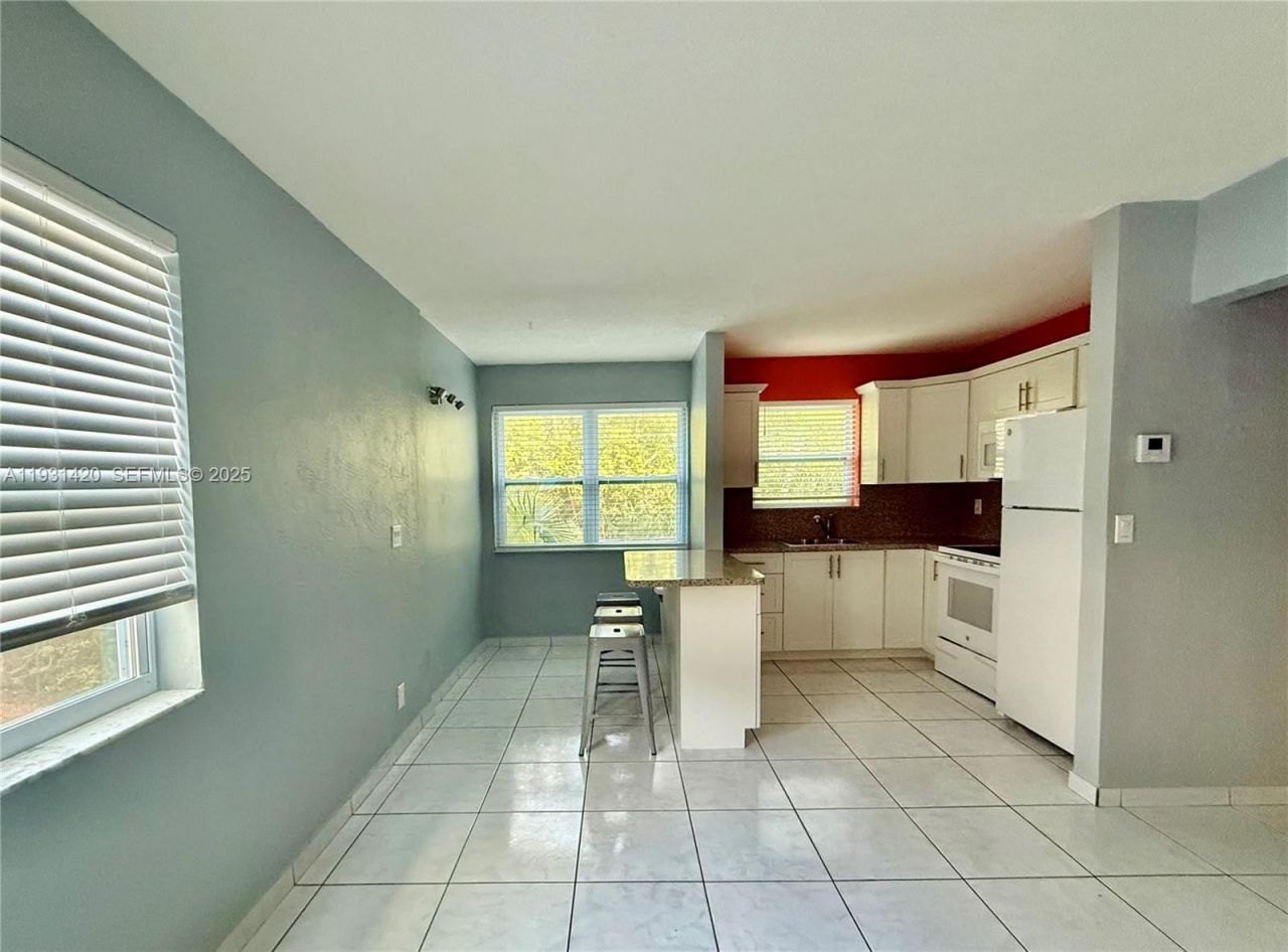 1301 N 12th Ct, Unit 4B, Hollywood, FL 33019 Photo