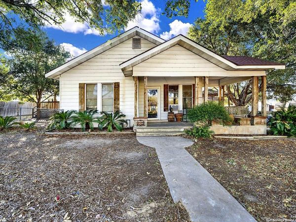 612 E Guadalupe, Runge, TX 78151