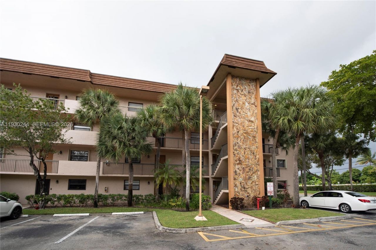 4940 E Sabal Palm Blvd, Unit 414, Tamarac, FL 33319 Photo