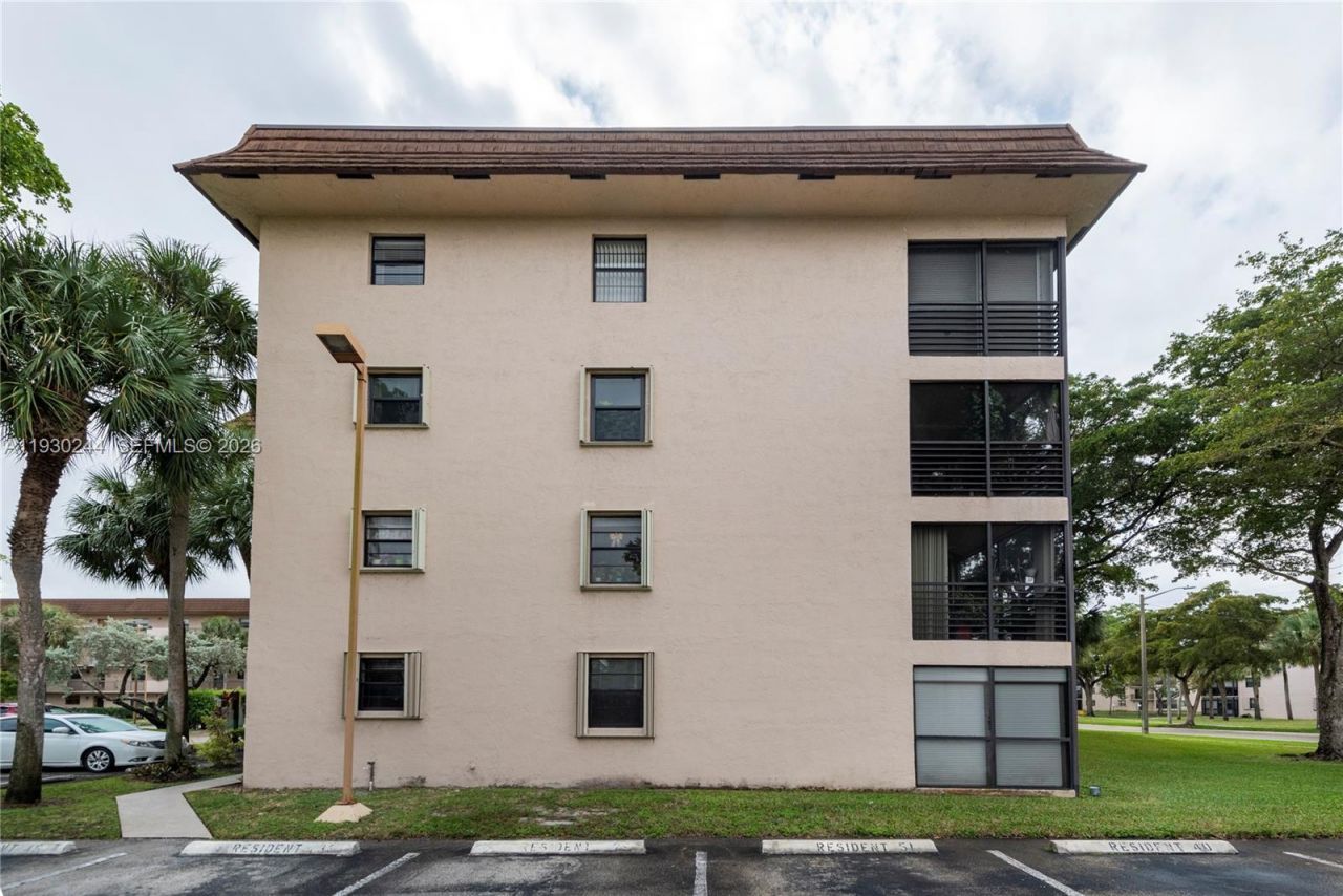 4940 E Sabal Palm Blvd, Unit 414, Tamarac, FL 33319 Photo