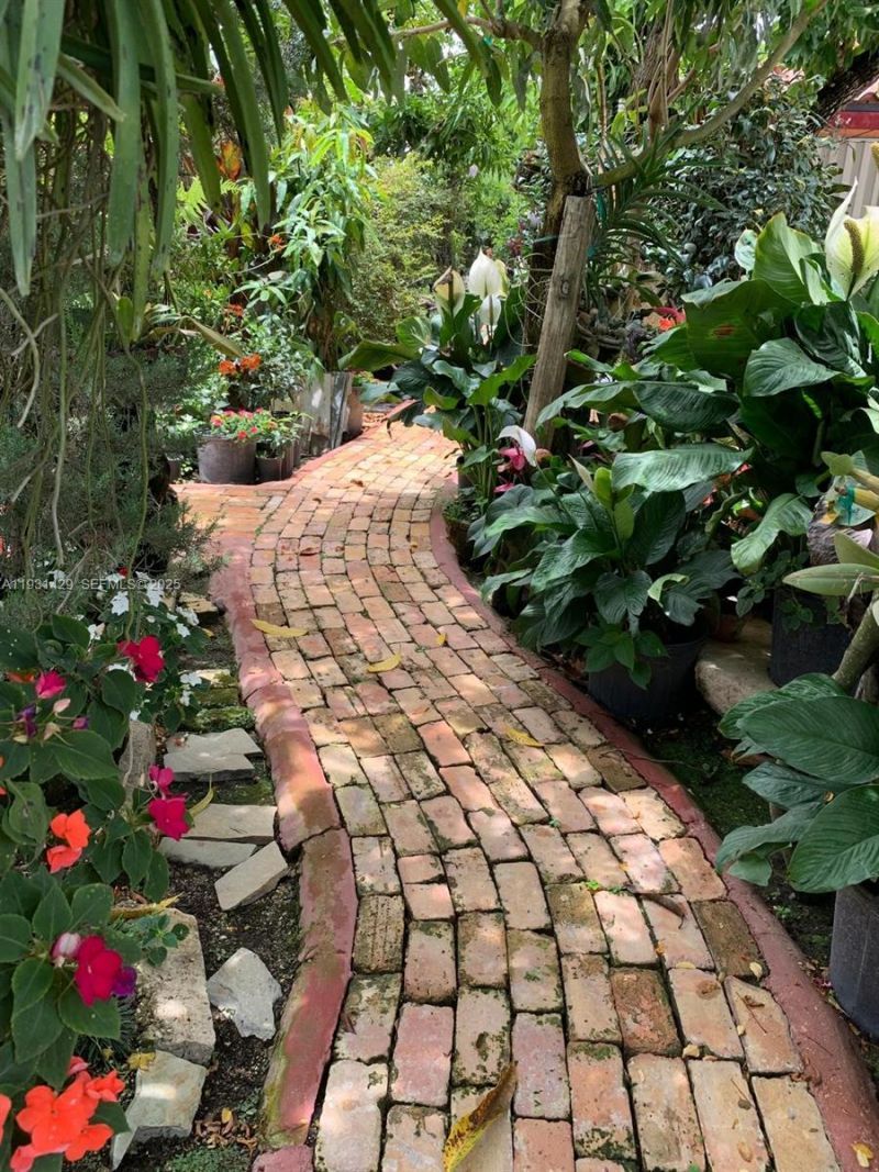 10955 SW 56th St, Miami, FL 33165 Photo