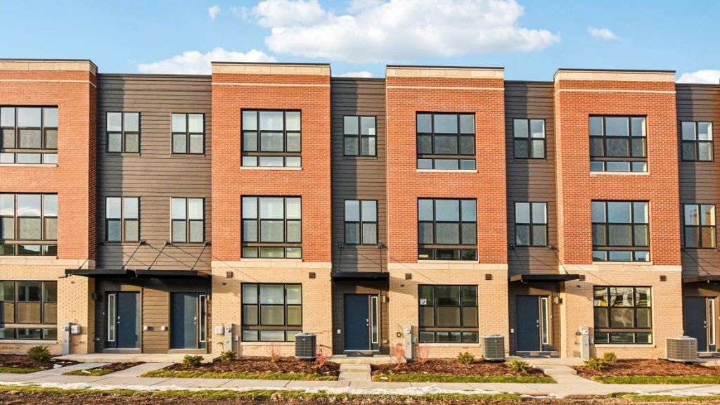 302 Summit Circle, Lombard, IL 60148 Main Photo