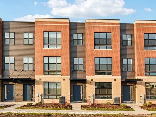 302 Summit Circle, Lombard, IL 60148