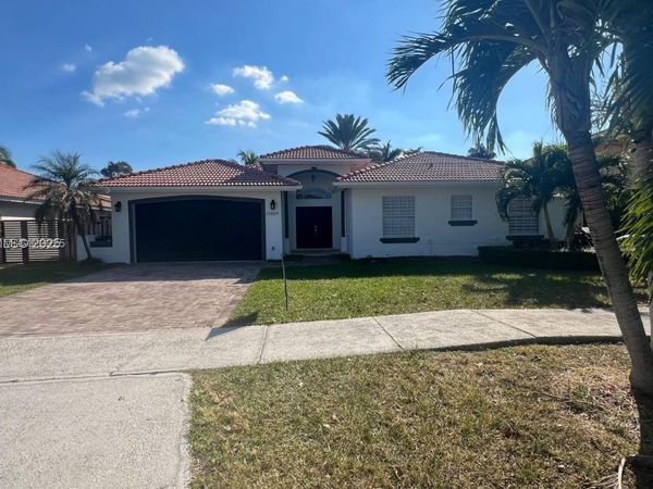 15804 SW 99th Ter, Miami, FL 33196