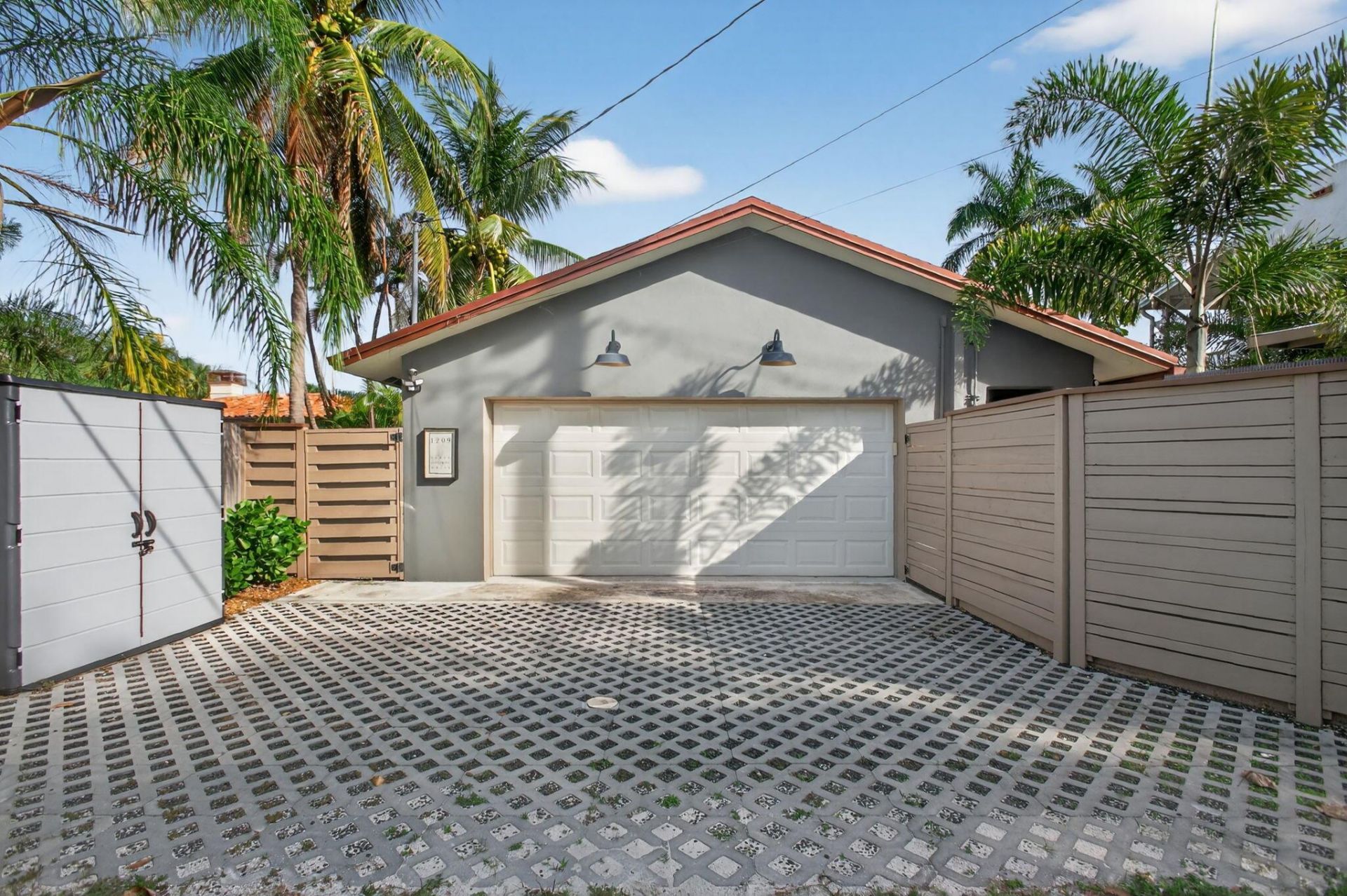 1209 N Lakeside Drive, Lake Worth Beach, FL 33460 Photo