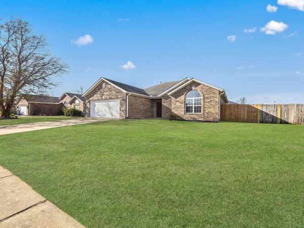 1900 SW Elington Street, Bentonville, AR 72713