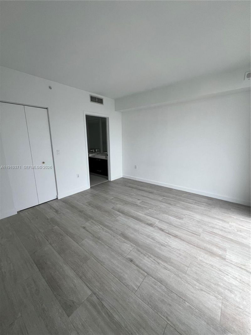 55 SW 9th St, Unit 3406, Miami, FL 33130 Photo