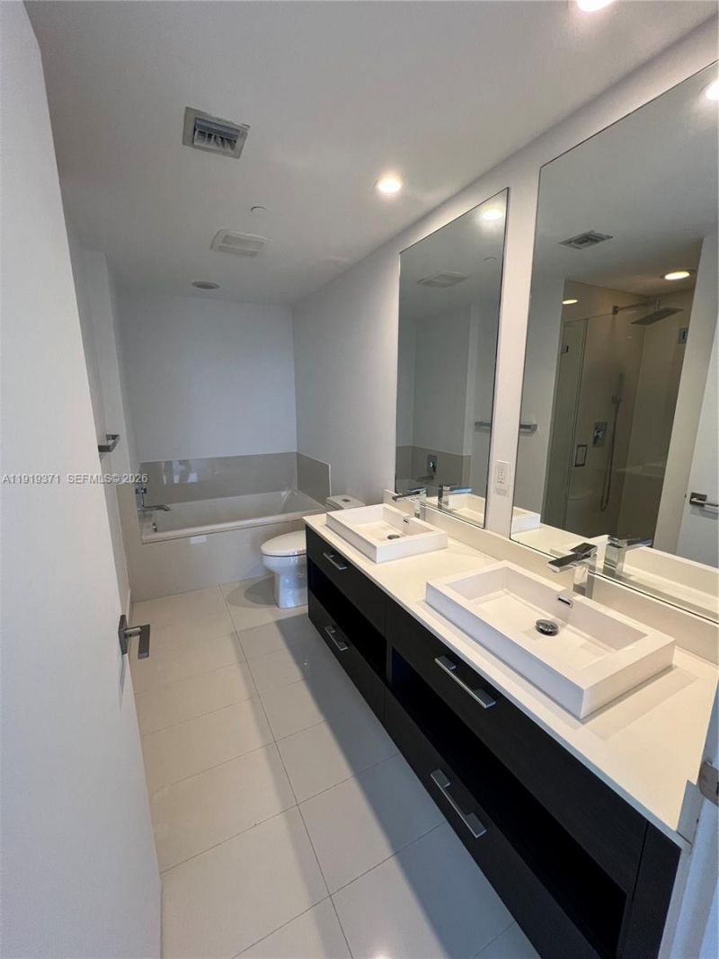 55 SW 9th St, Unit 3406, Miami, FL 33130 Photo