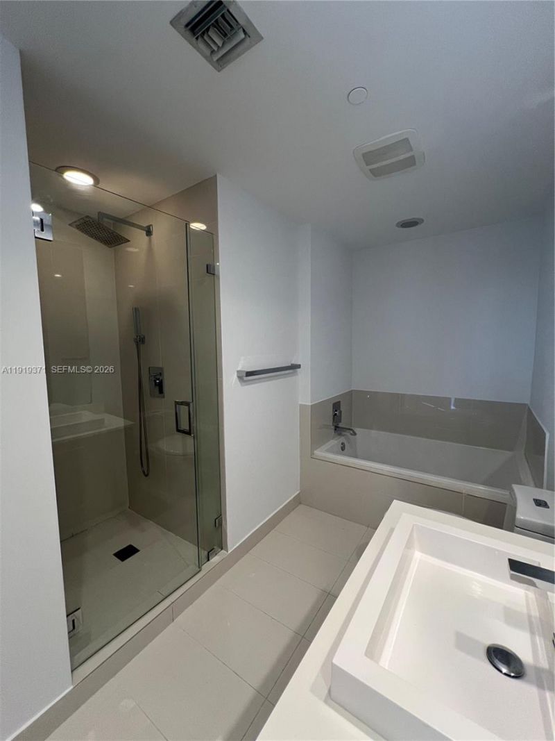 55 SW 9th St, Unit 3406, Miami, FL 33130 Photo
