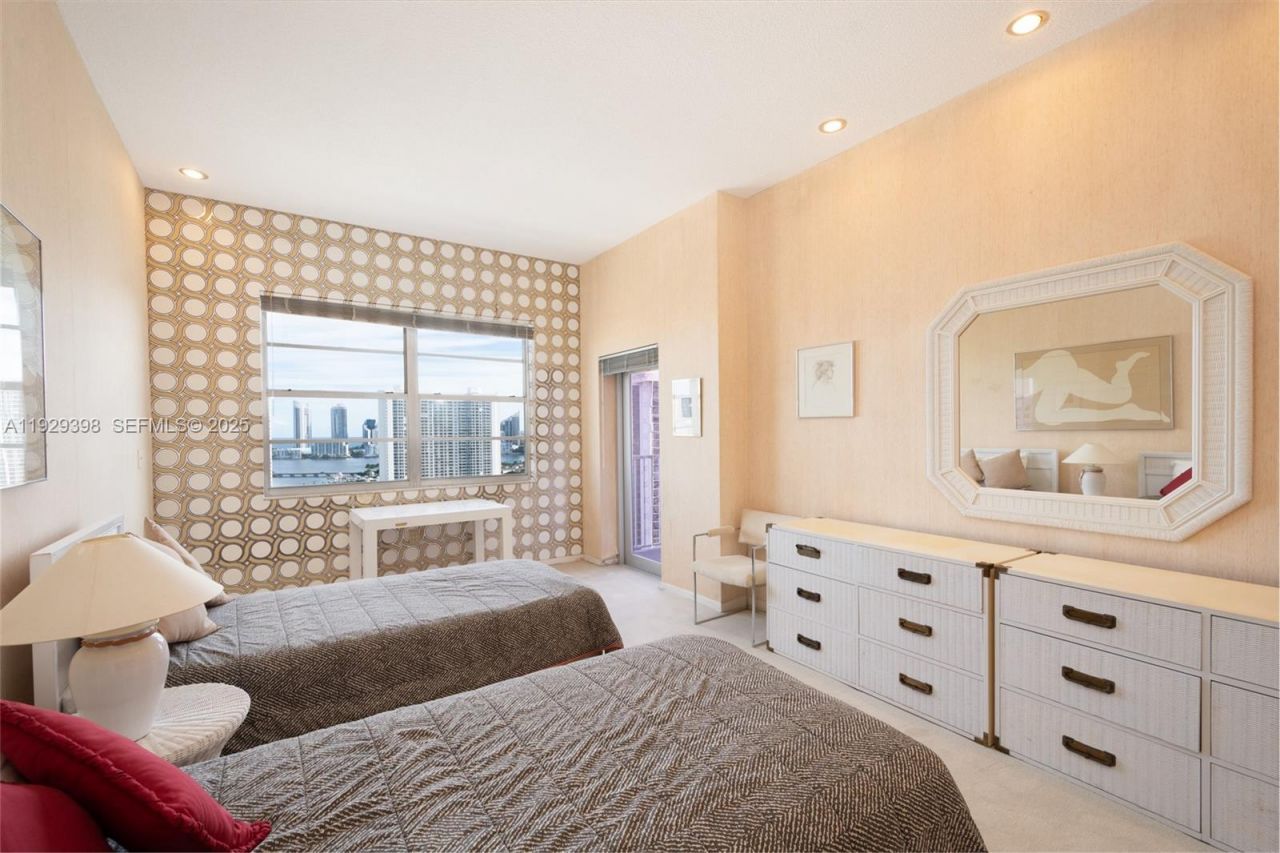 2851 NE 183rd St , Unit 2211 E, Aventura, FL 33160 Photo