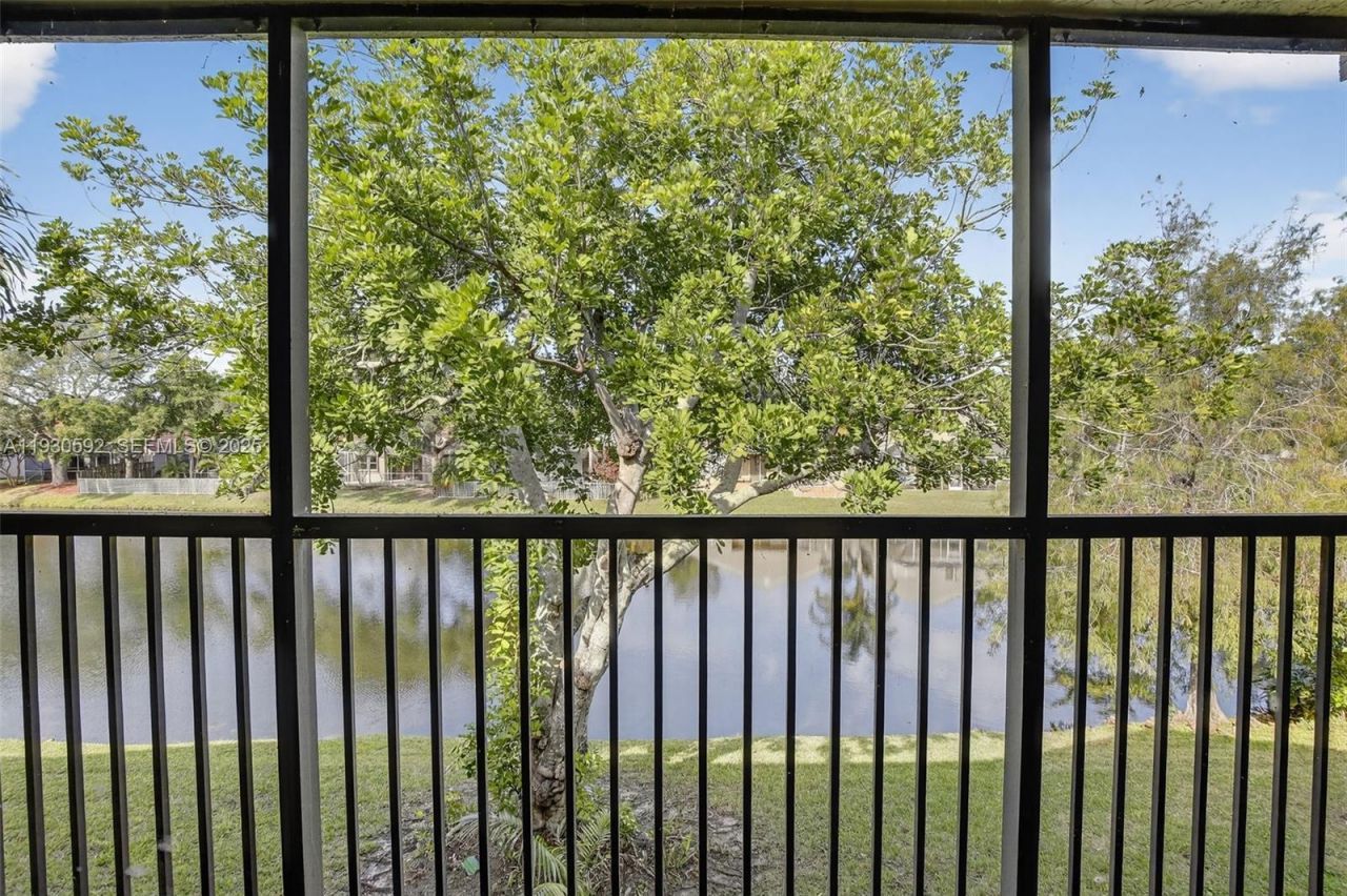 10553 NW 10th Ct, Unit D-140, Plantation, FL 33322 Photo