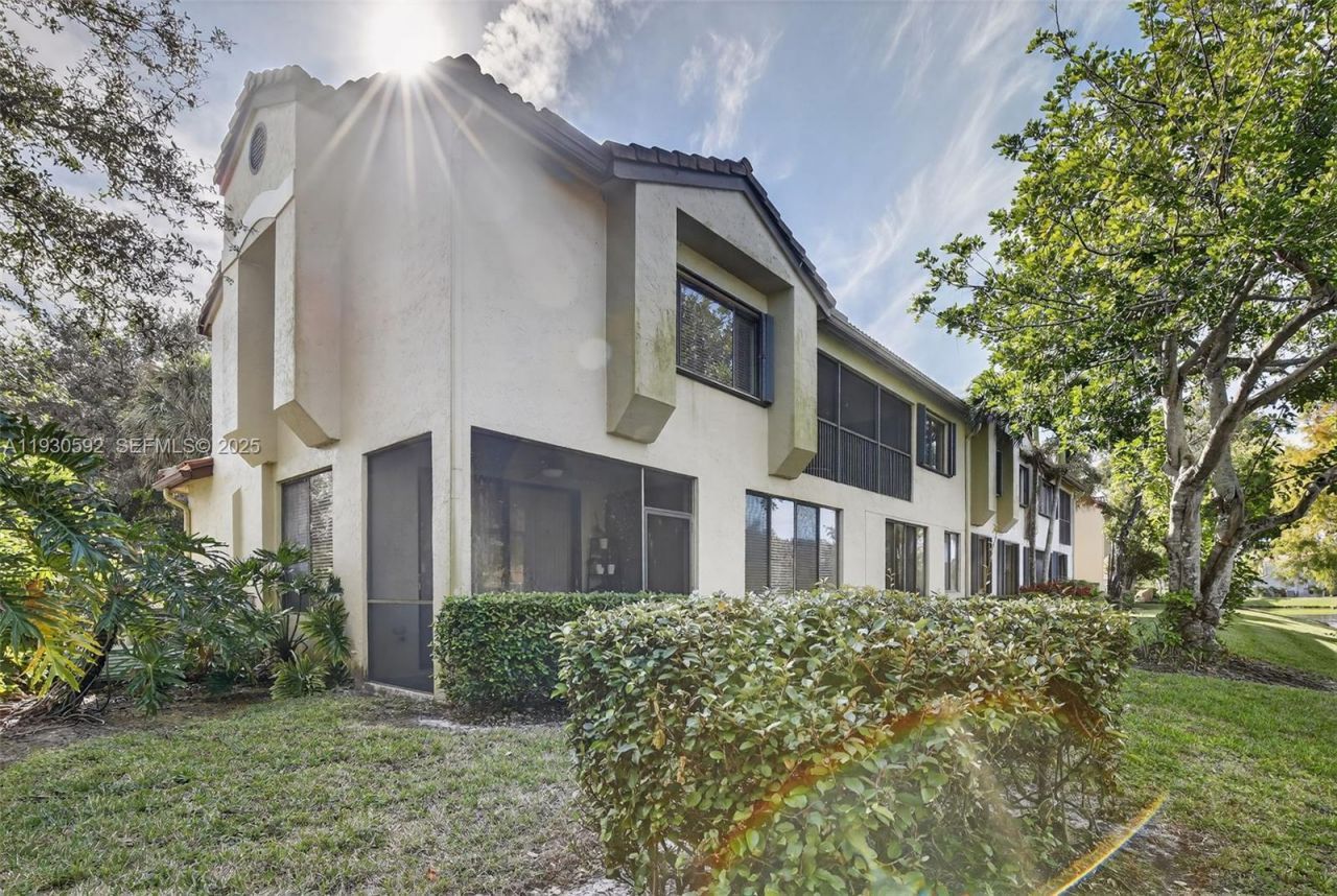 10553 NW 10th Ct, Unit D-140, Plantation, FL 33322 Photo