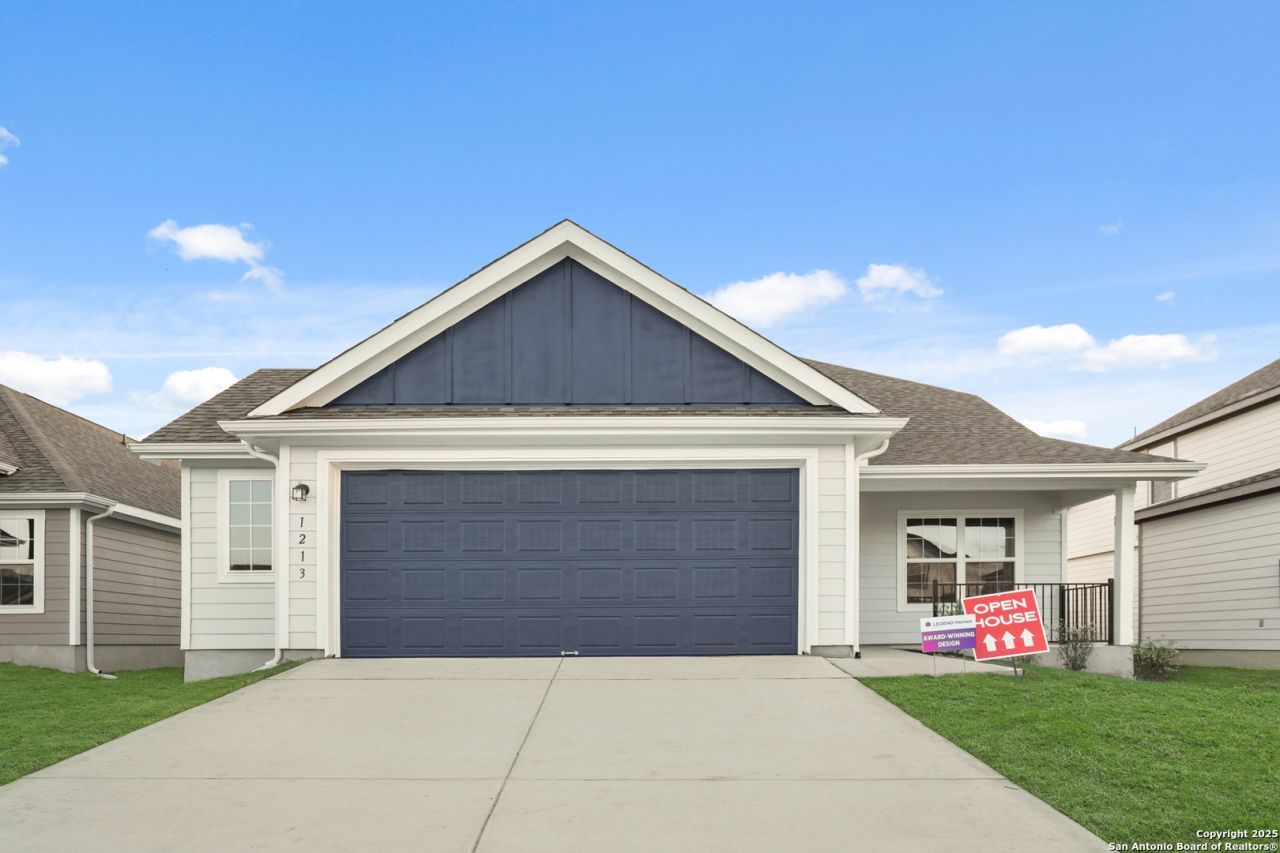 1213 Sweden, Seguin, TX 78155 Main Photo