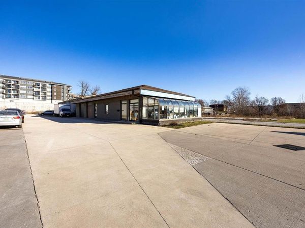 711 2nd St, Coralville, IA 52241