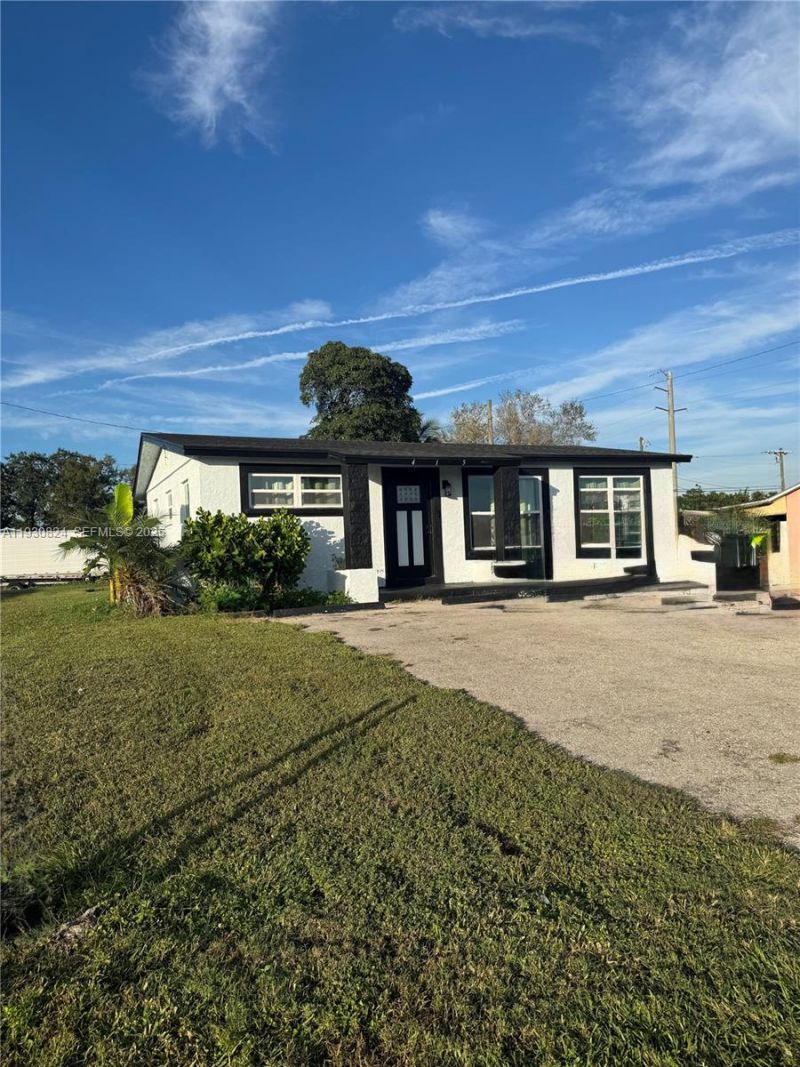 415 SE 4th St, South Bay, FL 33493 Photo