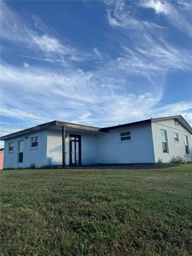 415 SE 4th St, South Bay, FL 33493 Photo