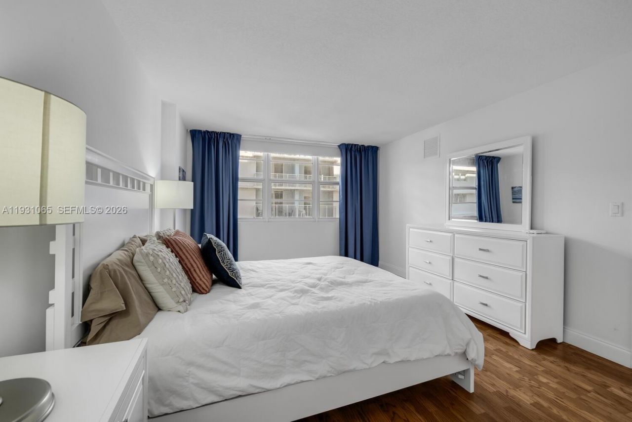 6917 Collins Ave, Unit 1008, Miami Beach, FL 33141 Photo