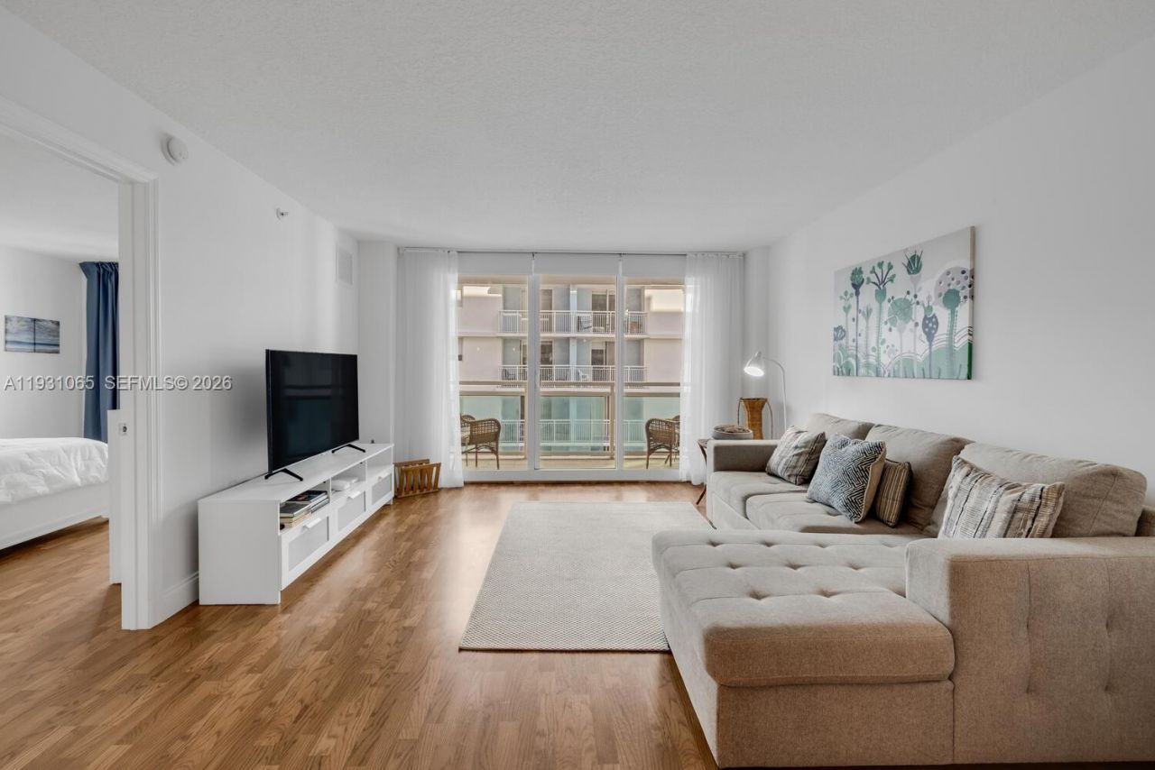 6917 Collins Ave, Unit 1008, Miami Beach, FL 33141 Photo