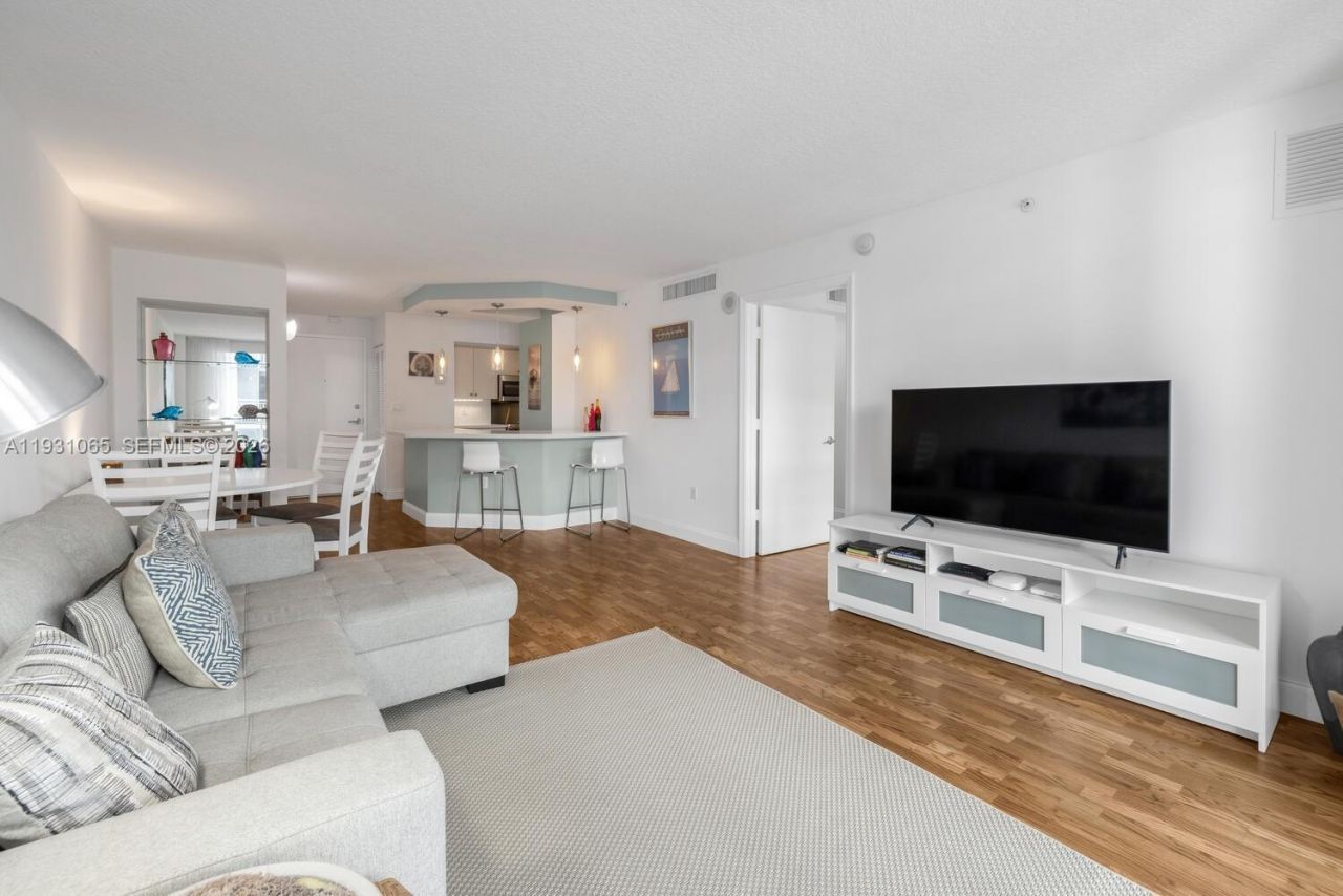 6917 Collins Ave, Unit 1008, Miami Beach, FL 33141 Photo