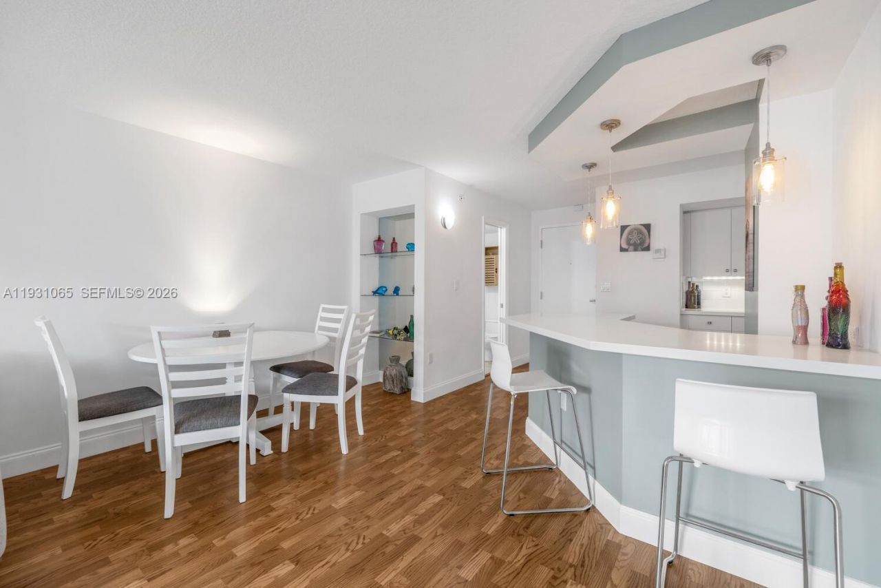 6917 Collins Ave, Unit 1008, Miami Beach, FL 33141 Photo