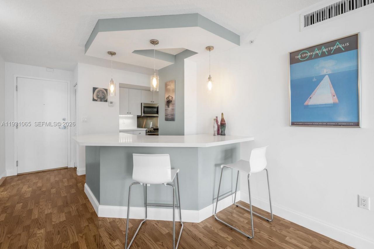 6917 Collins Ave, Unit 1008, Miami Beach, FL 33141 Photo