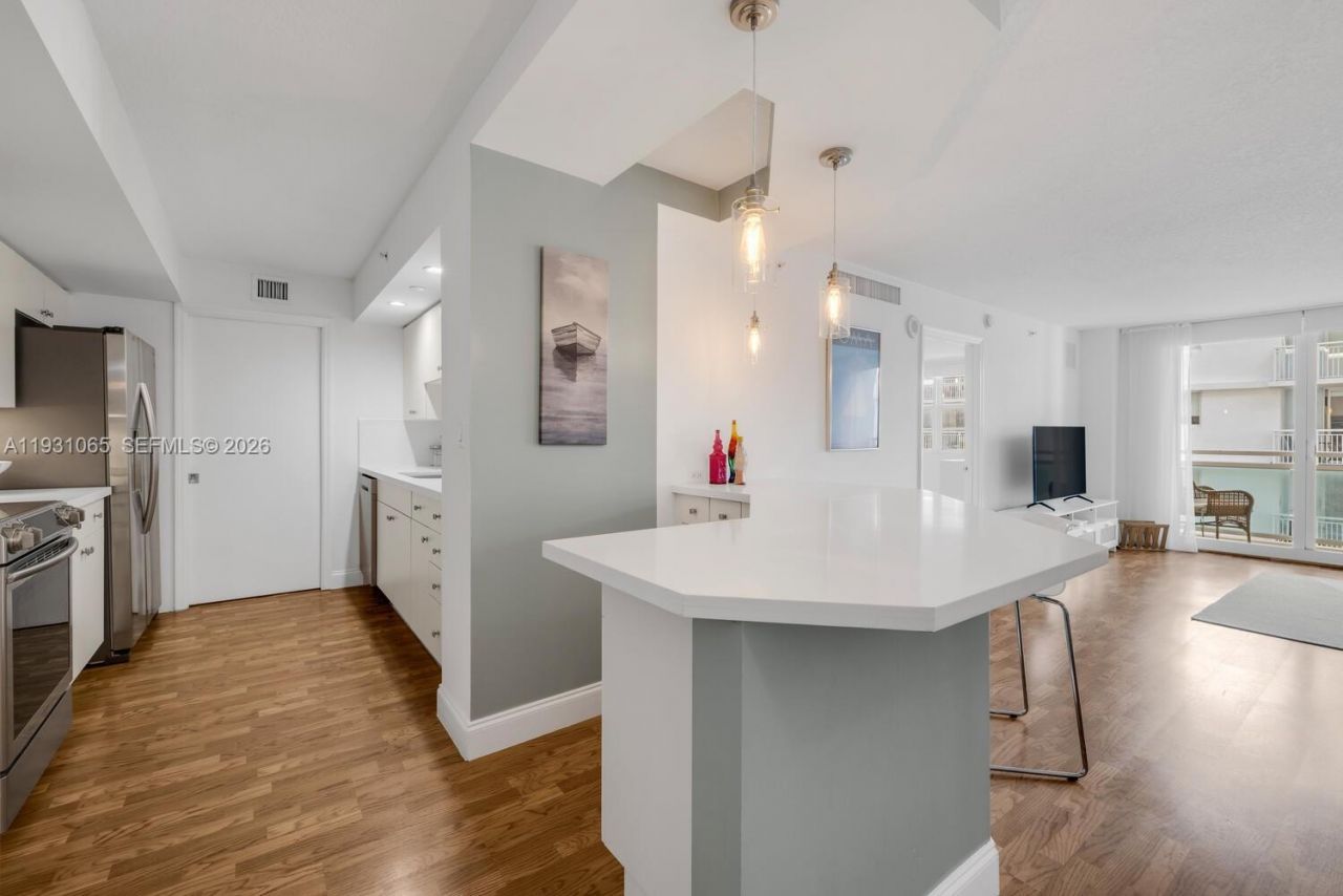 6917 Collins Ave, Unit 1008, Miami Beach, FL 33141 Photo