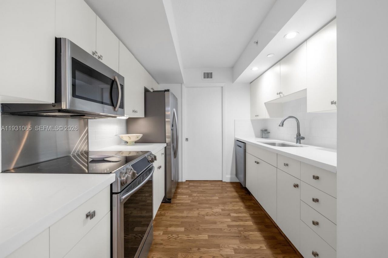 6917 Collins Ave, Unit 1008, Miami Beach, FL 33141 Photo