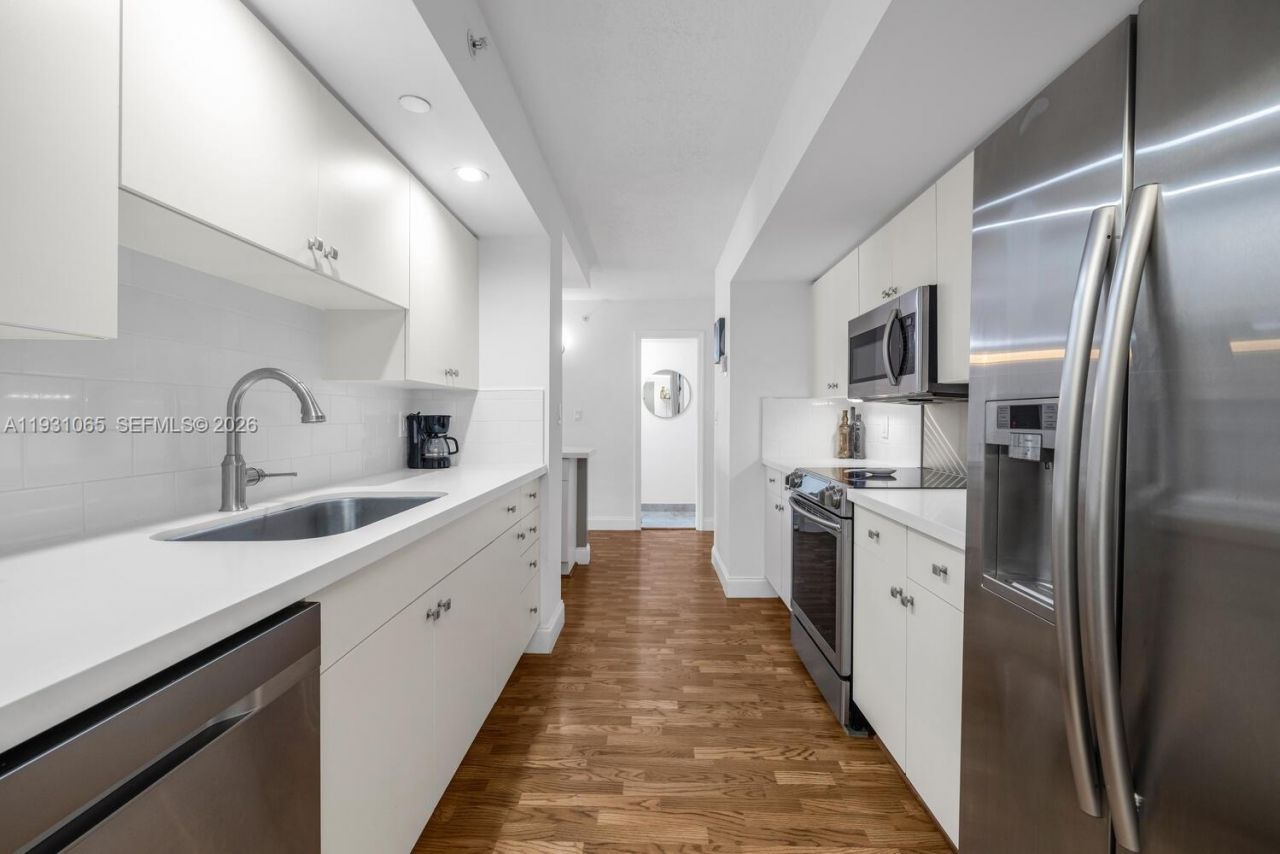 6917 Collins Ave, Unit 1008, Miami Beach, FL 33141 Photo