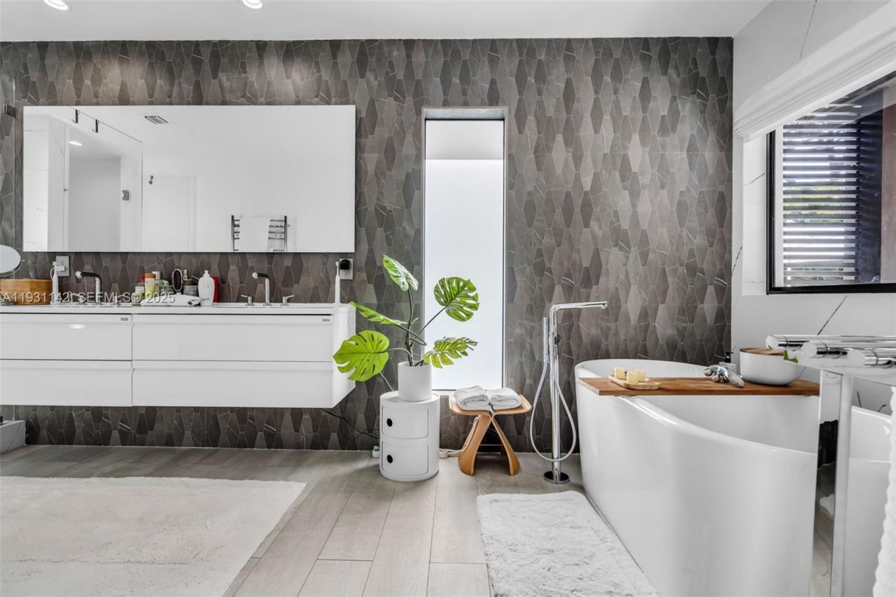 490 NE 91st St, Miami Shores, FL 33138 Photo