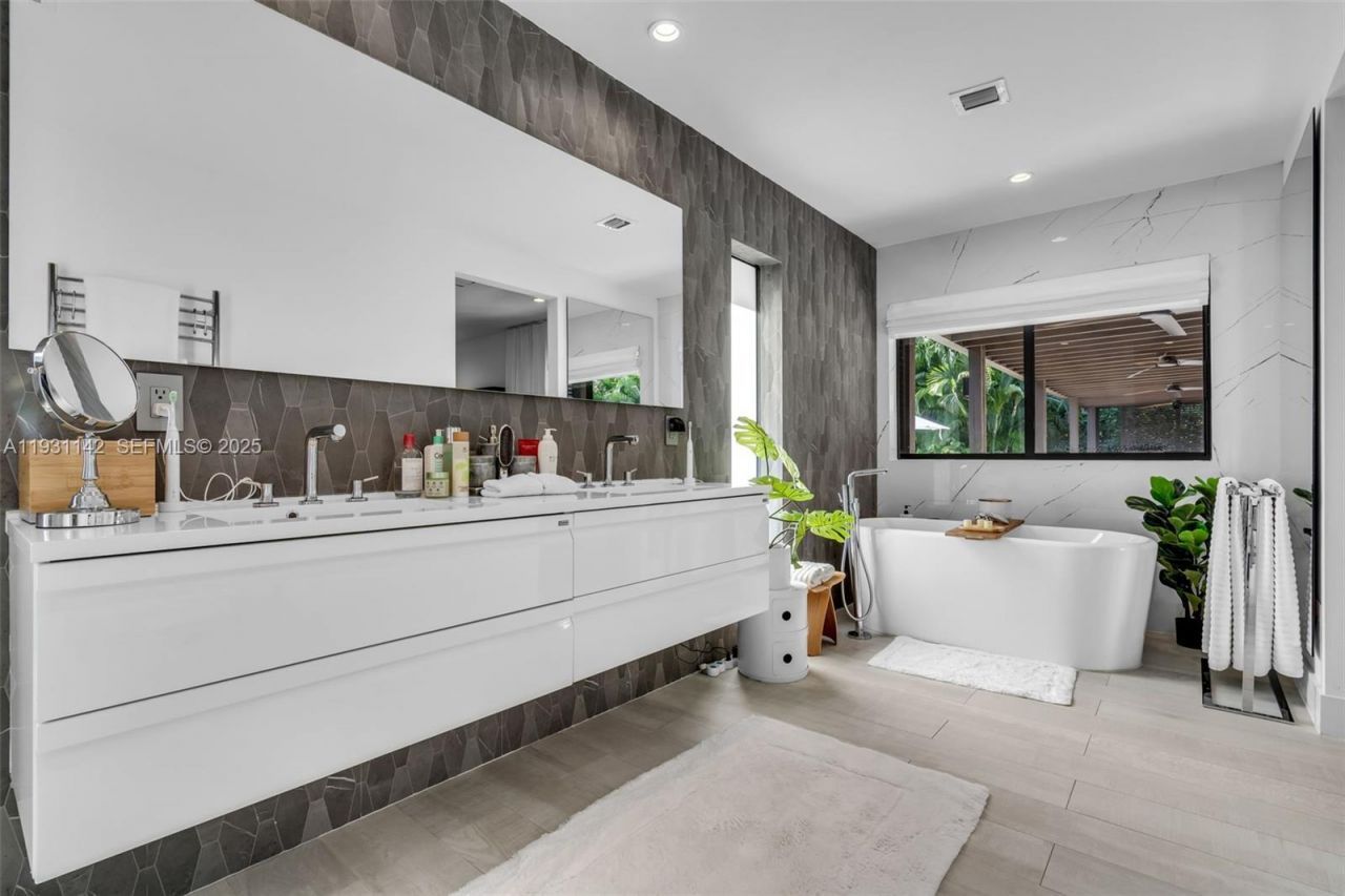 490 NE 91st St, Miami Shores, FL 33138 Photo